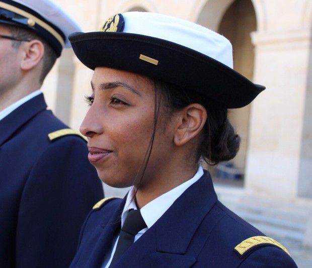 Fadila Leturcq discovered the Army during an internship offered by Science Po Aix in 2011 at the Patrouille de London air base in Salon-en-Provence.  Another happy meeting.
